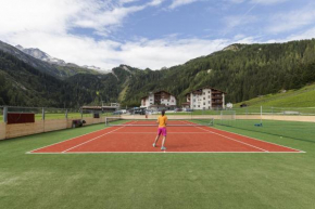 Гостиница Kinder- & Gletscherhotel Hintertuxerhof  Тукс